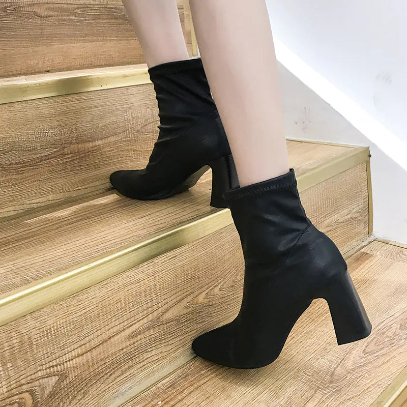Women's Versatile Black Pointed Ankle Boots with Chunky Heel